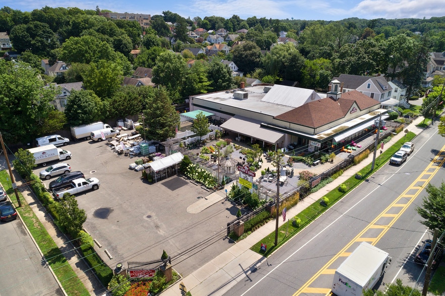 More Photos Of 221 South St, Oyster Bay Freestanding For Lease