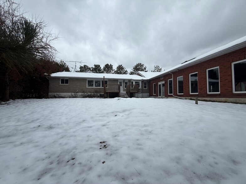 Primary Photo Of 8411 Russell Rd, Ottawa Flex For Sale