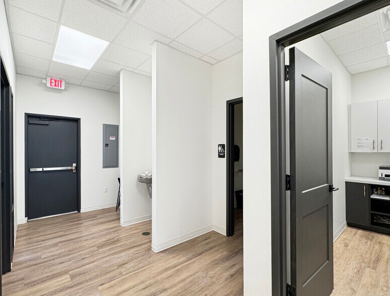 More Photos Of 15105 Crown At Lone Oak Rd, Edmond Office For Lease