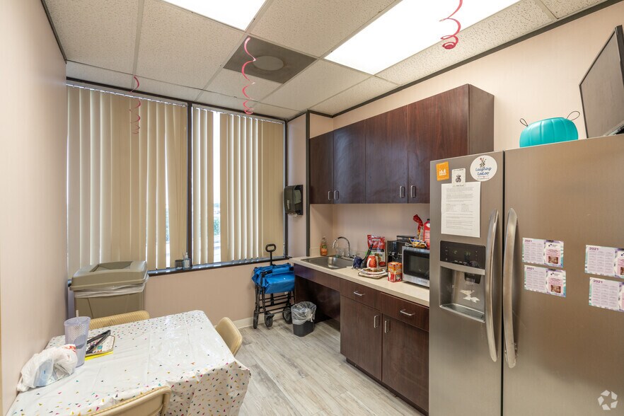 More Photos Of 1140 Westmont Dr, Houston Medical For Lease