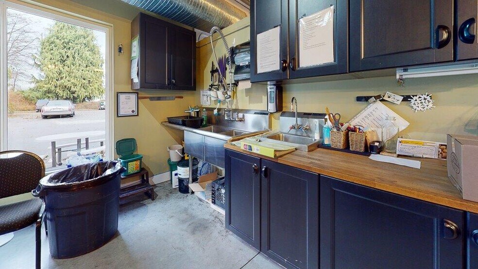 More Photos Of 473 Gower Point Rd, Gibsons Restaurant For Lease