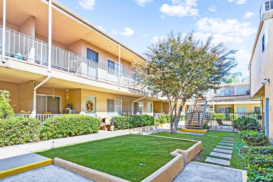 More Photos Of 8523 Etiwanda Ave, Northridge Apartments For Sale