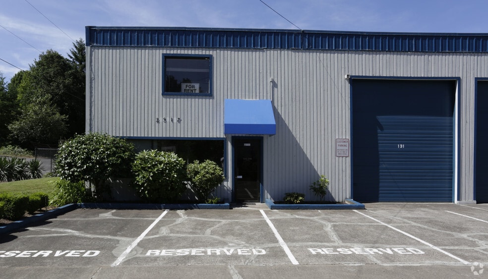 Primary Photo Of 2517-2611 River Rd S, Salem Self Storage For Lease