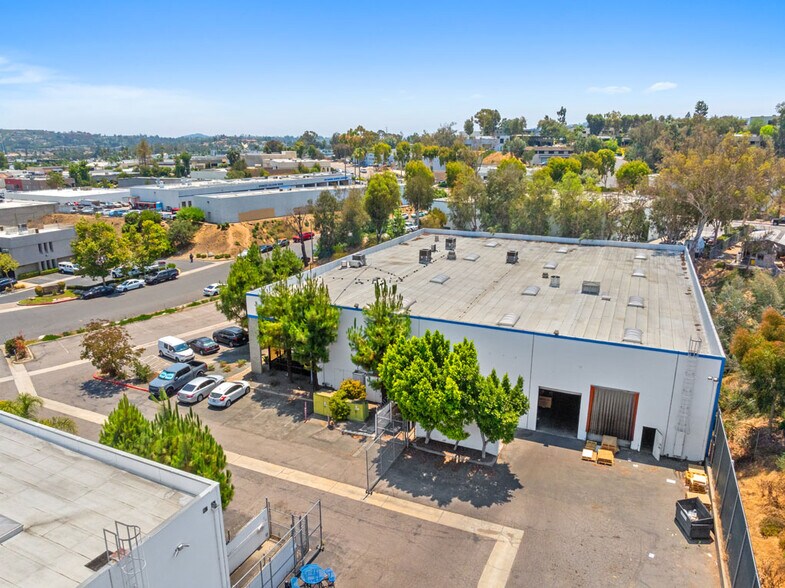 More Photos Of 325 State Pl, Escondido Warehouse For Lease