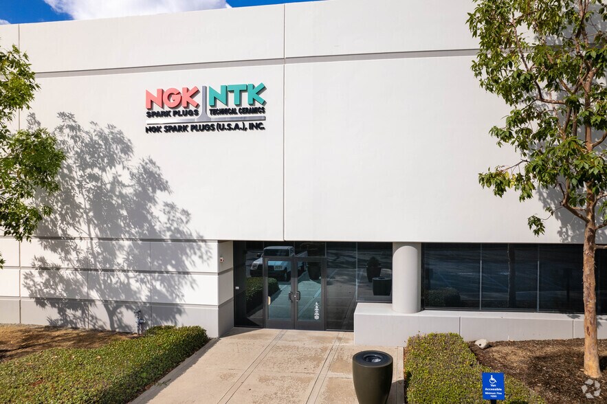 More Photos Of 72 Fairbanks, Irvine Manufacturing For Lease