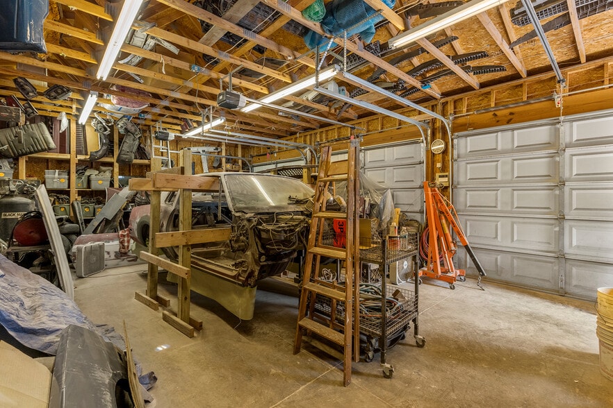 More Photos Of 7807 Saint Charles Rock Rd, Saint Louis Freestanding For Sale