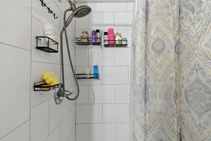 More Photos Of 104 Yuma Street, Lipan Industrial For Sale