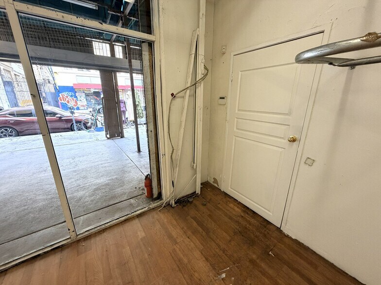 More Photos Of 1301-1309 S Los Angeles St, Los Angeles Storefront For Lease