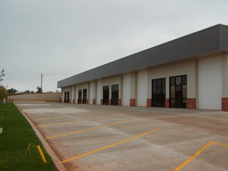 More Photos Of 1265 N Air Depot Blvd, Midwest City Warehouse For Lease