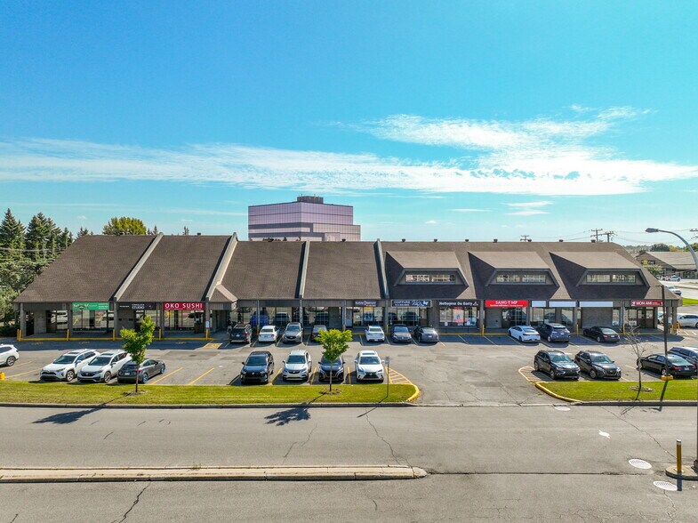 More Photos Of 100-120 Rue du Barry, Kirkland Restaurant For Lease