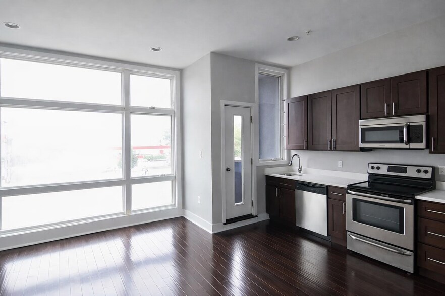 More Photos Of 826 N Broad St, Philadelphia Storefront Retail Residential For Sale