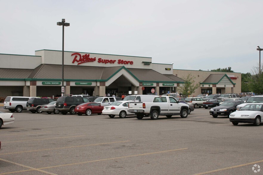 More Photos Of 7707 E Central Ave, Wichita Supermarket For Lease