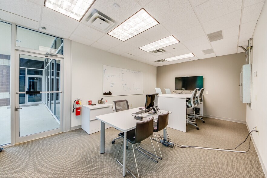 More Photos Of 10700 Abbotts Bridge Rd, Johns Creek General Retail For Lease