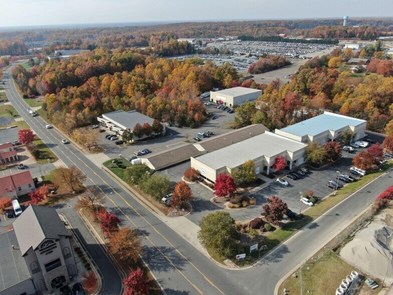 More Photos Of 10 Commerce Pky, Fredericksburg Warehouse For Lease