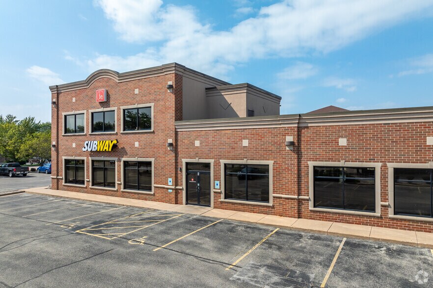 More Photos Of 1526 S Commercial St, Neenah Storefront Retail Office For Lease