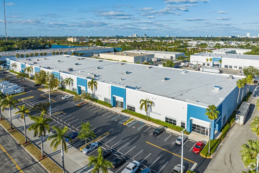 More Photos Of 2701 SW 32 Ave, Hallandale Beach Warehouse For Lease