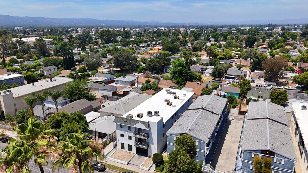 More Photos Of 7437 Haskell Ave, Van Nuys Apartments For Sale