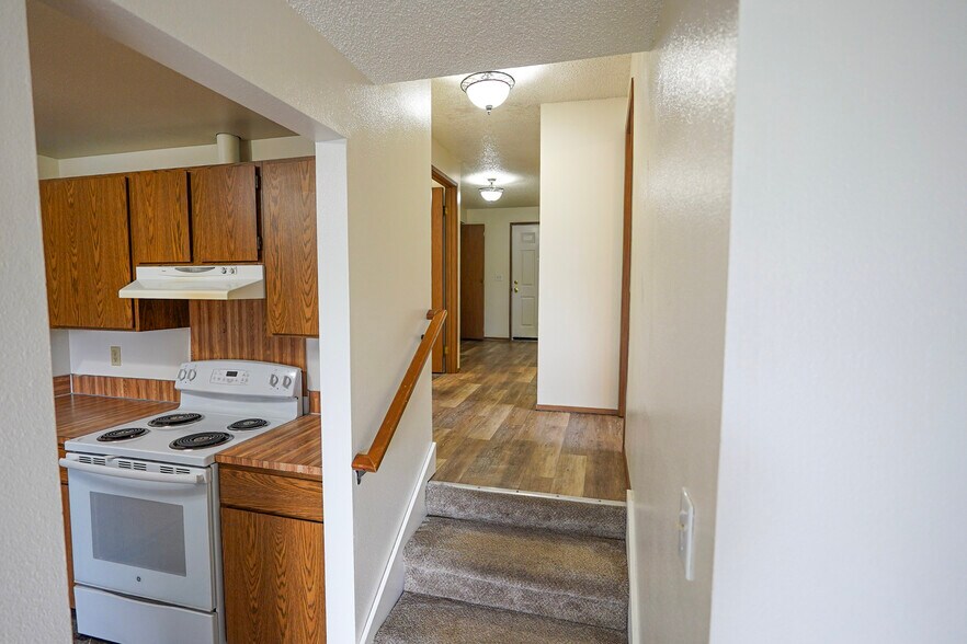 More Photos Of 108 Kensington Ave S, Kent Apartments For Sale