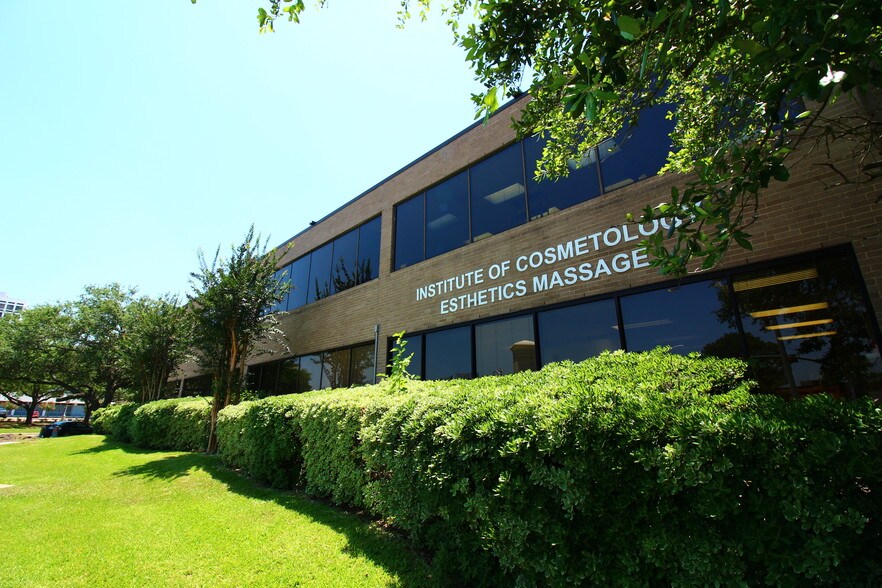 More Photos Of 7011 Harwin Dr, Houston Office For Sale