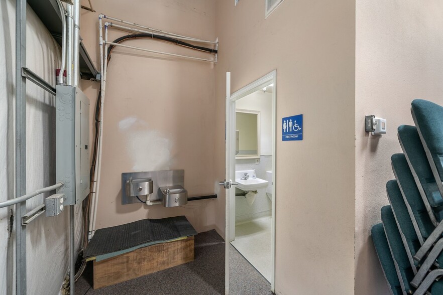 More Photos Of 2200 Golden Hill Rd, Paso Robles Warehouse For Sale