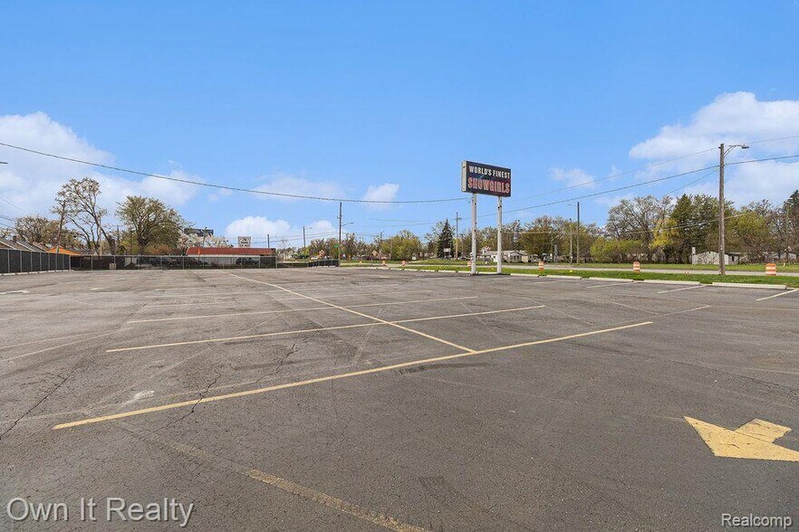 More Photos Of 16550-16512 Telegraph Rd, Detroit General Retail For Sale