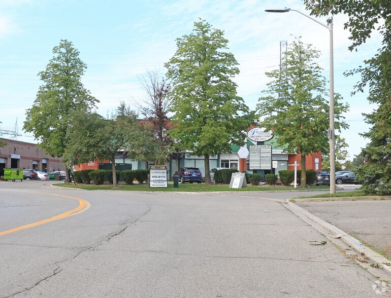 More Photos Of 100 Regina Rd, Vaughan Light Manufacturing For Sale
