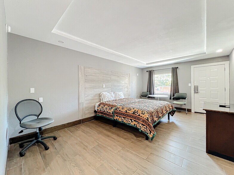 More Photos Of 307 E Vine St, Kissimmee Hotel For Sale