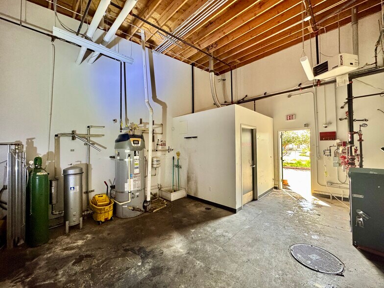 More Photos Of 6112 SE Foster Rd, Portland Freestanding For Sale