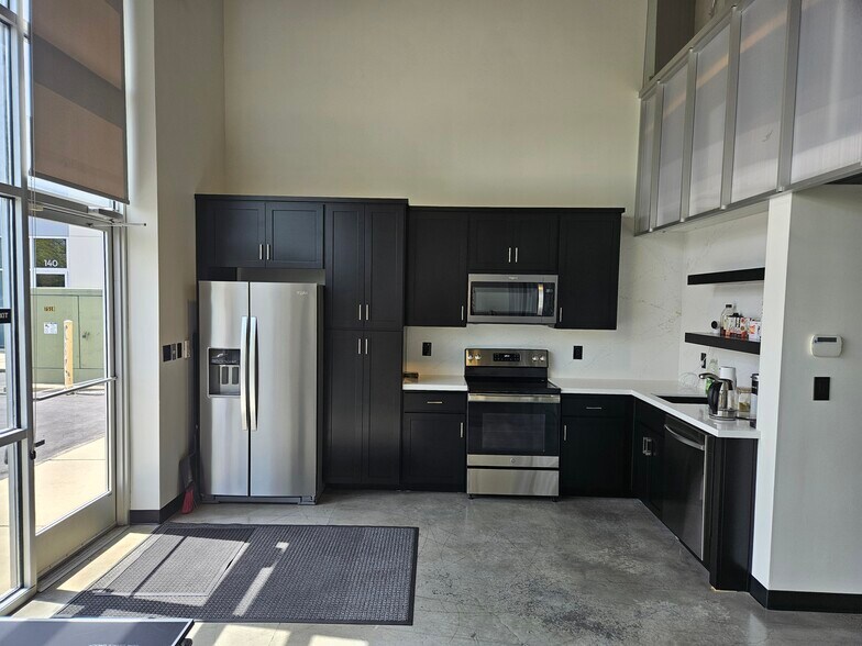 More Photos Of 950 Reserve Dr, Roseville Loft Creative Space For Lease