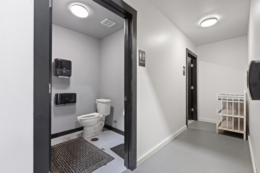 More Photos Of 218 N Main St, Beaver Dam General Retail For Sale