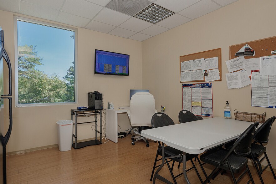 More Photos Of 114 Vision Park Blvd, Shenandoah Office For Sale