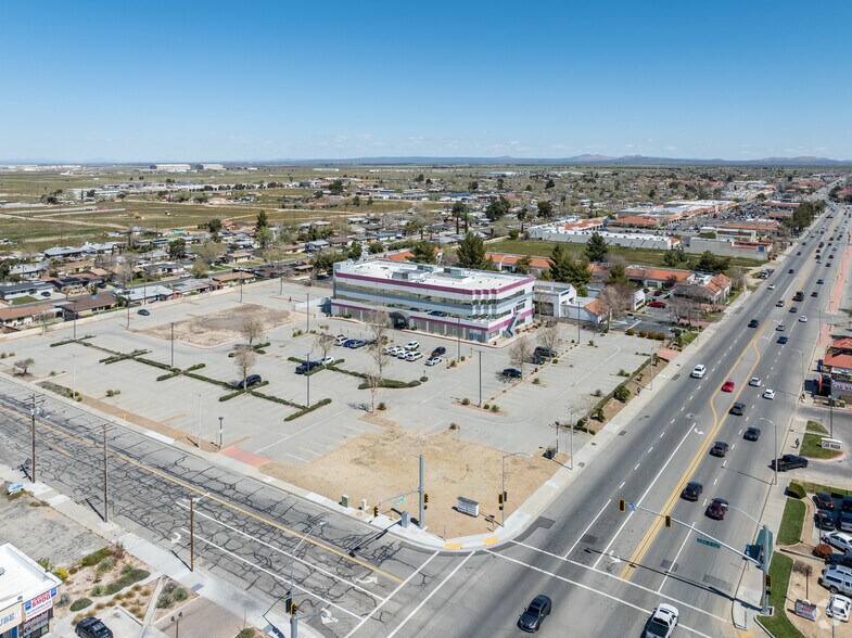 More Photos Of 1529 E Palmdale Blvd, Palmdale Office For Sale
