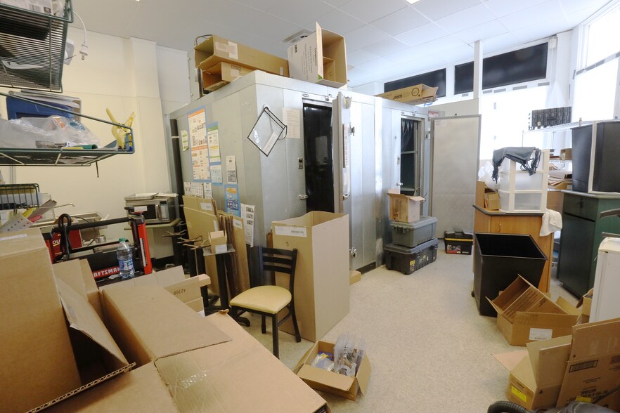 More Photos Of 119-121 E Main St, Smithville General Retail For Sale