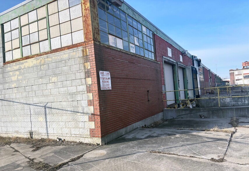 More Photos Of 14700 Dexter Ave, Detroit Warehouse For Sale
