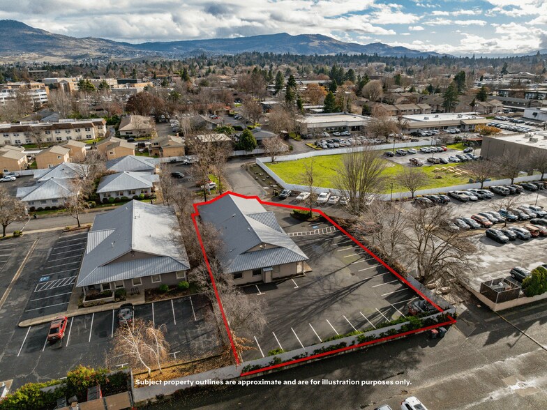 More Photos Of 925 Town Centre Dr, Medford Medical For Lease