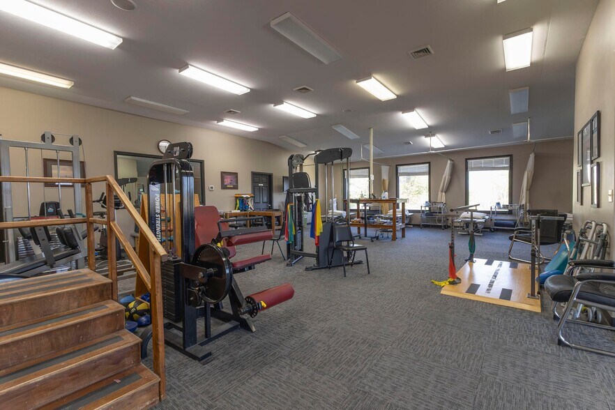 More Photos Of 2100 Silva Ln, Moberly Office For Sale