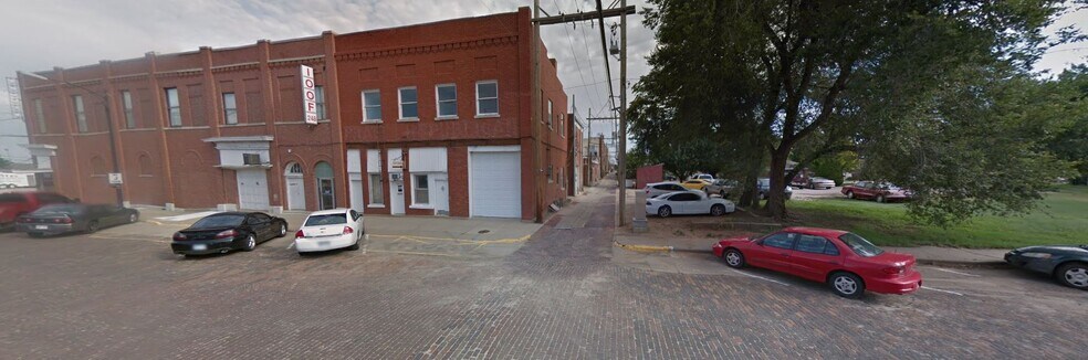 More Photos Of 320 S Main St, Pratt Office For Sale