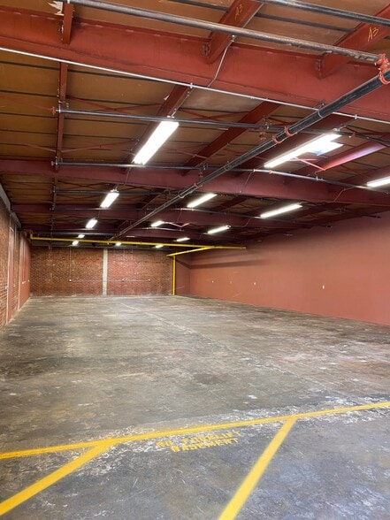 More Photos Of 720 E Sunkist St, Ontario Warehouse For Lease