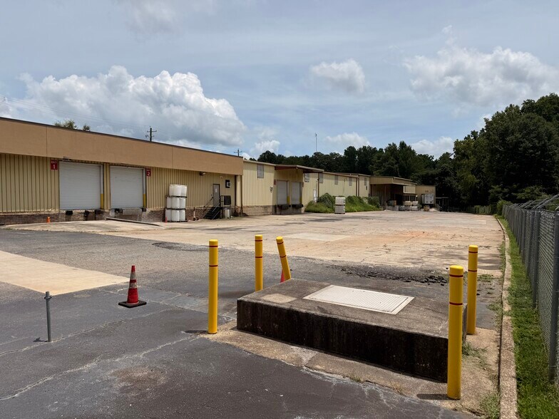 More Photos Of 273 Industrial Park Dr, Lawrenceville Distribution For Sale
