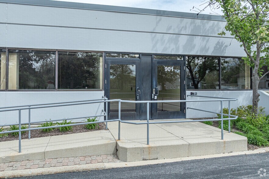 More Photos Of 901-939 Parkview Blvd, Lombard Office For Lease