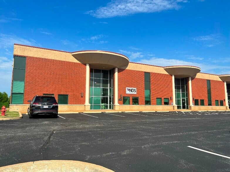 More Photos Of 612-616 Trade Center Blvd, Chesterfield Flex For Sale