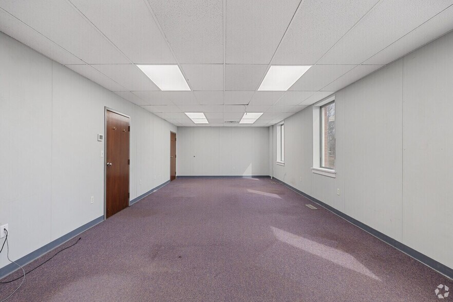 More Photos Of 252-262 Depot Rd, Milford Light Distribution For Lease