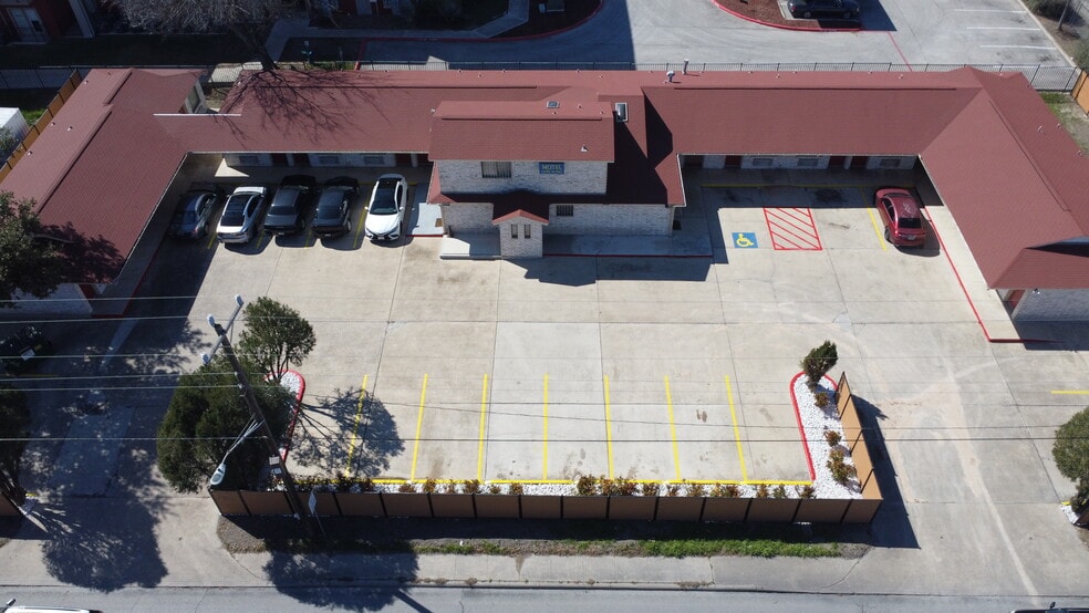 Primary Photo Of 909 S Frio St, San Antonio Hotel For Lease