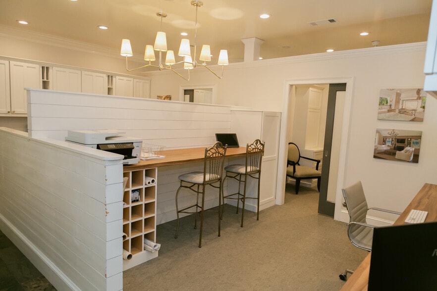 More Photos Of 1513 Oak Grove Rd, Decatur Office For Sale