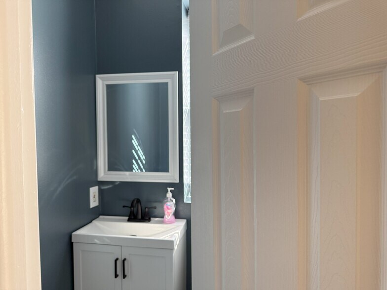 More Photos Of 1460 Park Rd NW, Washington Office For Lease