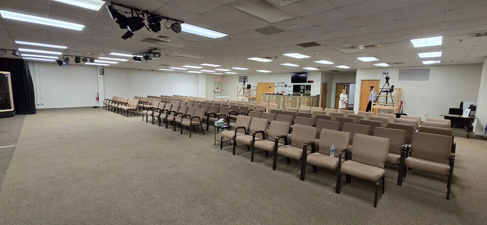 More Photos Of 7540 Grand Ave, Winter Park Schools For Lease