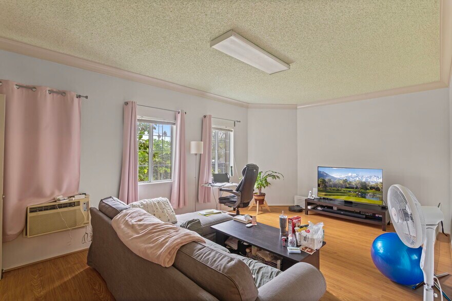 More Photos Of 1053 S Oxford Ave, Los Angeles Apartments For Sale