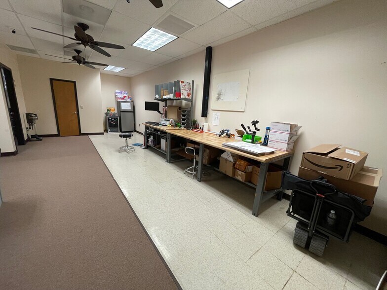 More Photos Of 9207 Emmott Rd, Houston Warehouse For Lease