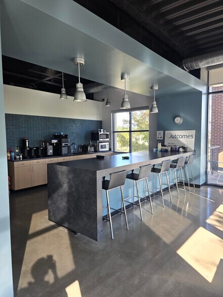 More Photos Of 505 Market St, West Des Moines Office For Sale