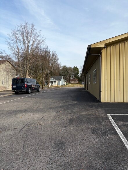 More Photos Of 202 Arnette St, Murfreesboro Office For Lease